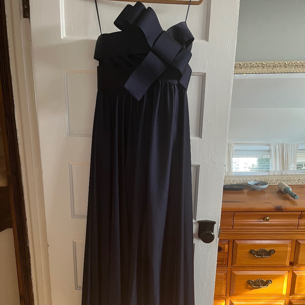 JS collections can’t blue strapless gown